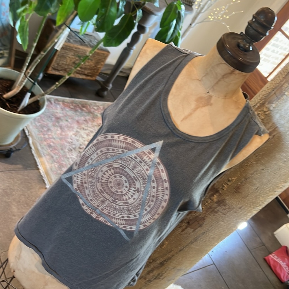 Billabong tank top - size medium - Picture 6 of 11